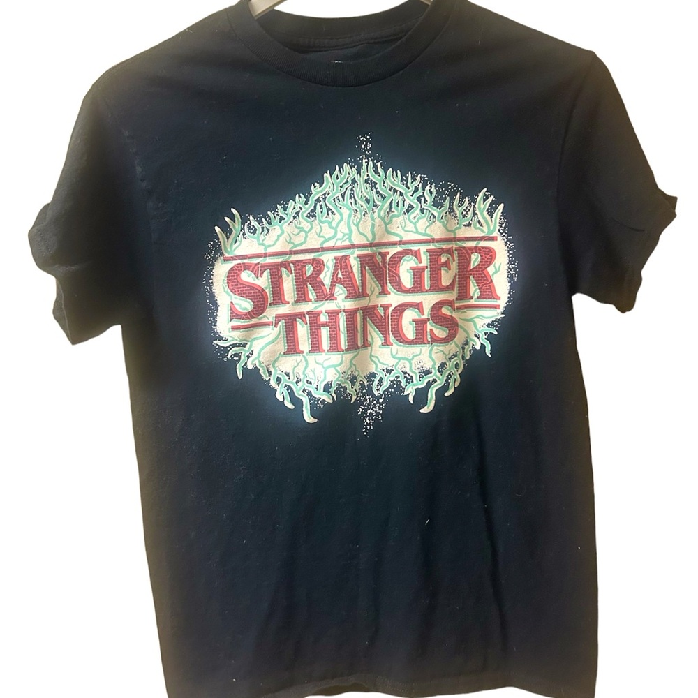 🛍️5/$25 Stranger Things T-shirt size S